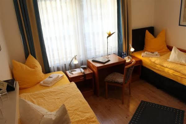 Hotel Merlin Garni Colonia Exterior foto